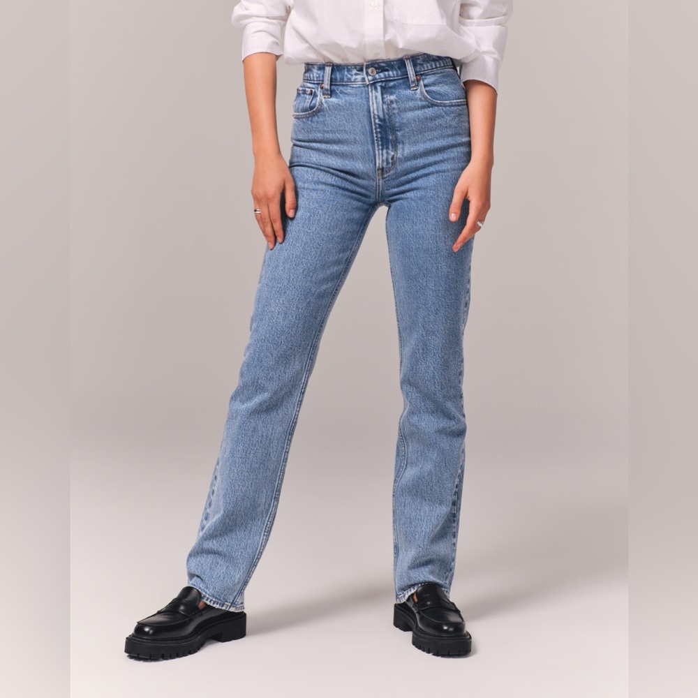 Abercrombie & Fitch Ultra High Rise 90s Straight Jean Medium 31L (12L)